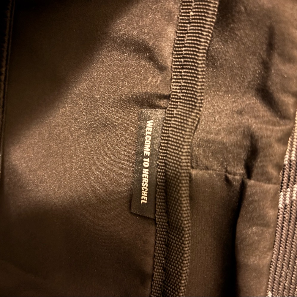 *Rare* Plaid Herschel Supply Co. Small backpack - Picture 5 of 9